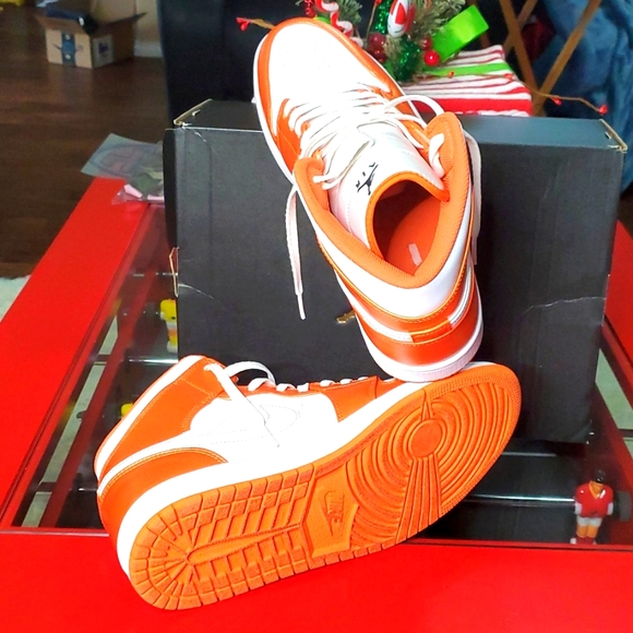 Air Jordan 1 (Metallic Orange) - Picture 5 of 7